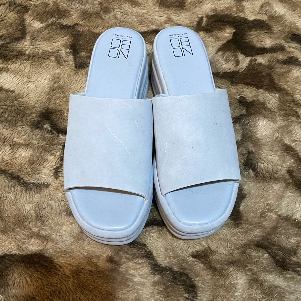 No Boundaries Blue Platformed Heels Size 7